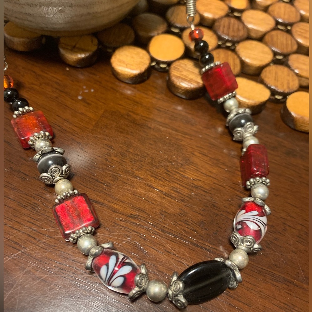 Silver‎ Toned black and red choker necklace glass beaded 9”
